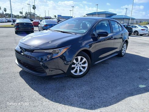 Used 2024 Toyota Corolla LE image 2