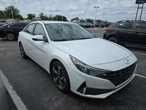 Used 2021 Hyundai Elantra SEL w/ Convenience + Premium Package FWD image 3