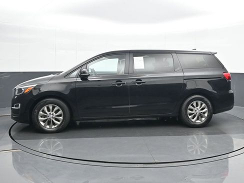 Used 2020 Kia Sedona LX image 3