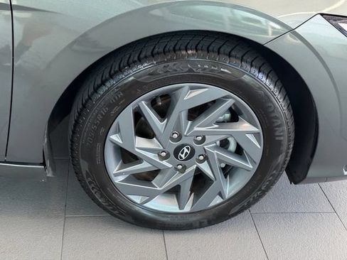 Used 2024 Hyundai Elantra SEL FWD image 15