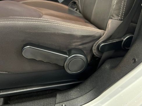 Used 2015 Jeep Wrangler Rubicon w/ Power Convenience Group image 25