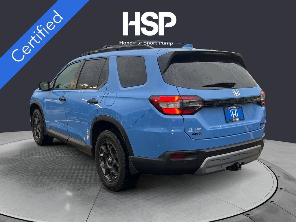 Used 2025 Honda Pilot TrailSport image 3