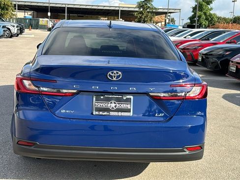 New 2025 Toyota Camry Hybrid image 7