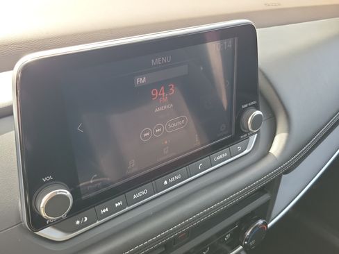Used 2023 Nissan Rogue S FWD image 27