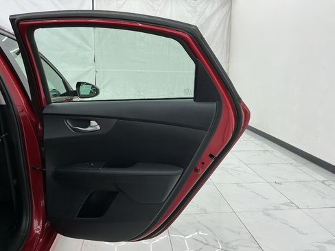 Used 2020 Kia Forte LXS FWD image 27