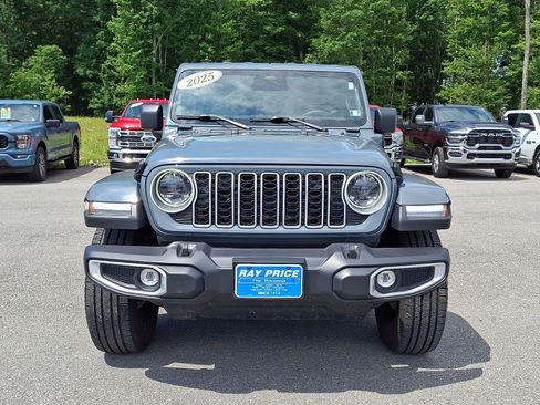 Used 2025 Jeep Wrangler Unlimited Sahara AWD/4WD image 2
