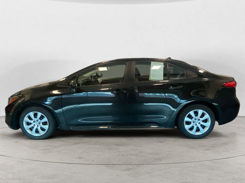 Used 2022 Toyota Corolla LE image 2