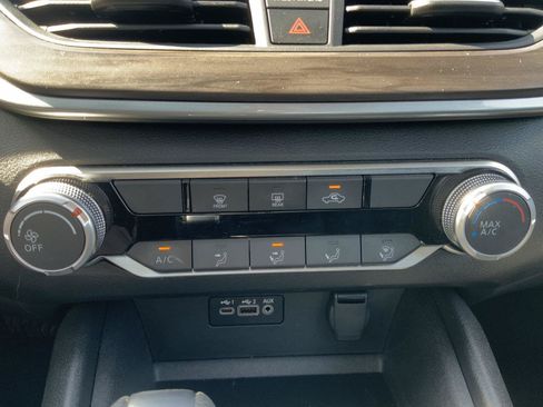 Used 2025 Nissan Altima 2.5 SV FWD image 33