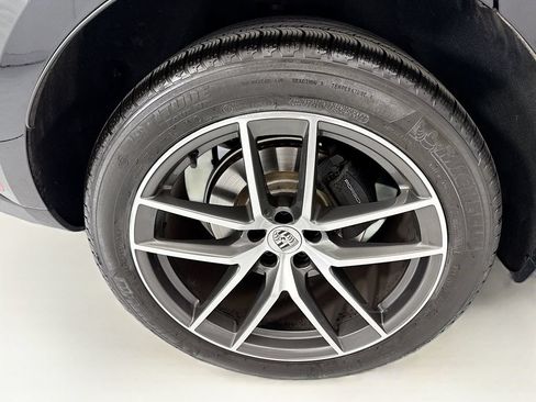 Certified 2025 Porsche Macan AWD/4WD image 33