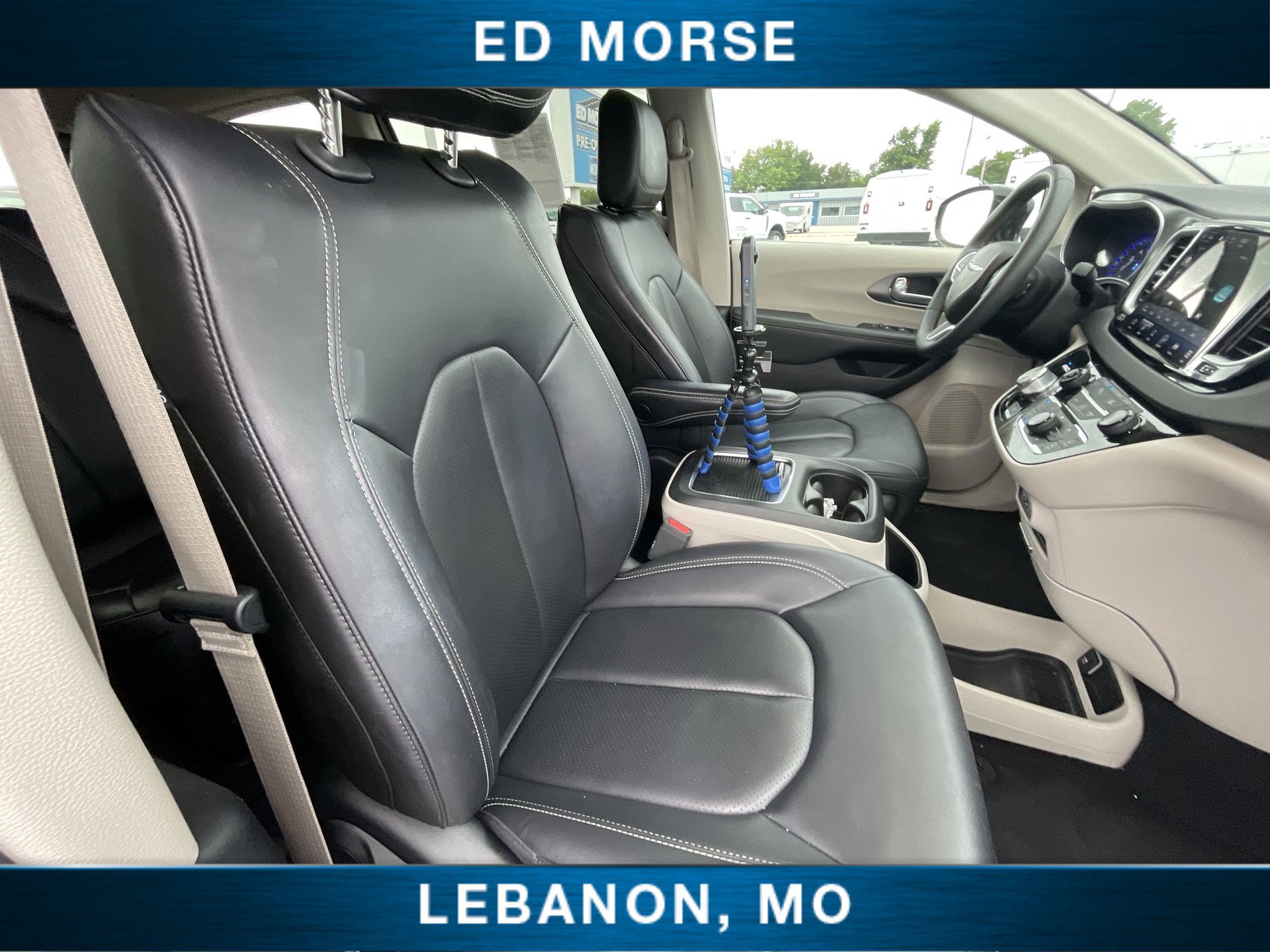 Used 2024 Chrysler Pacifica Touring-L FWD image 26
