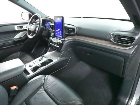 Certified 2023 Ford Explorer Platinum w/ Technology Package AWD/4WD image 34