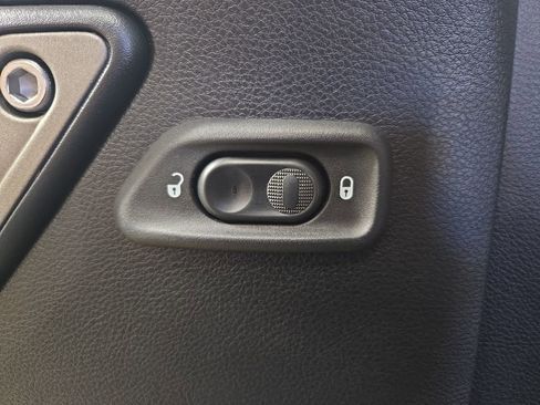 Used 2018 Jeep Wrangler Unlimited Sport S AWD/4WD image 28