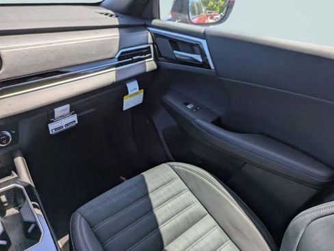 New 2026 Mitsubishi Outlander LE image 17