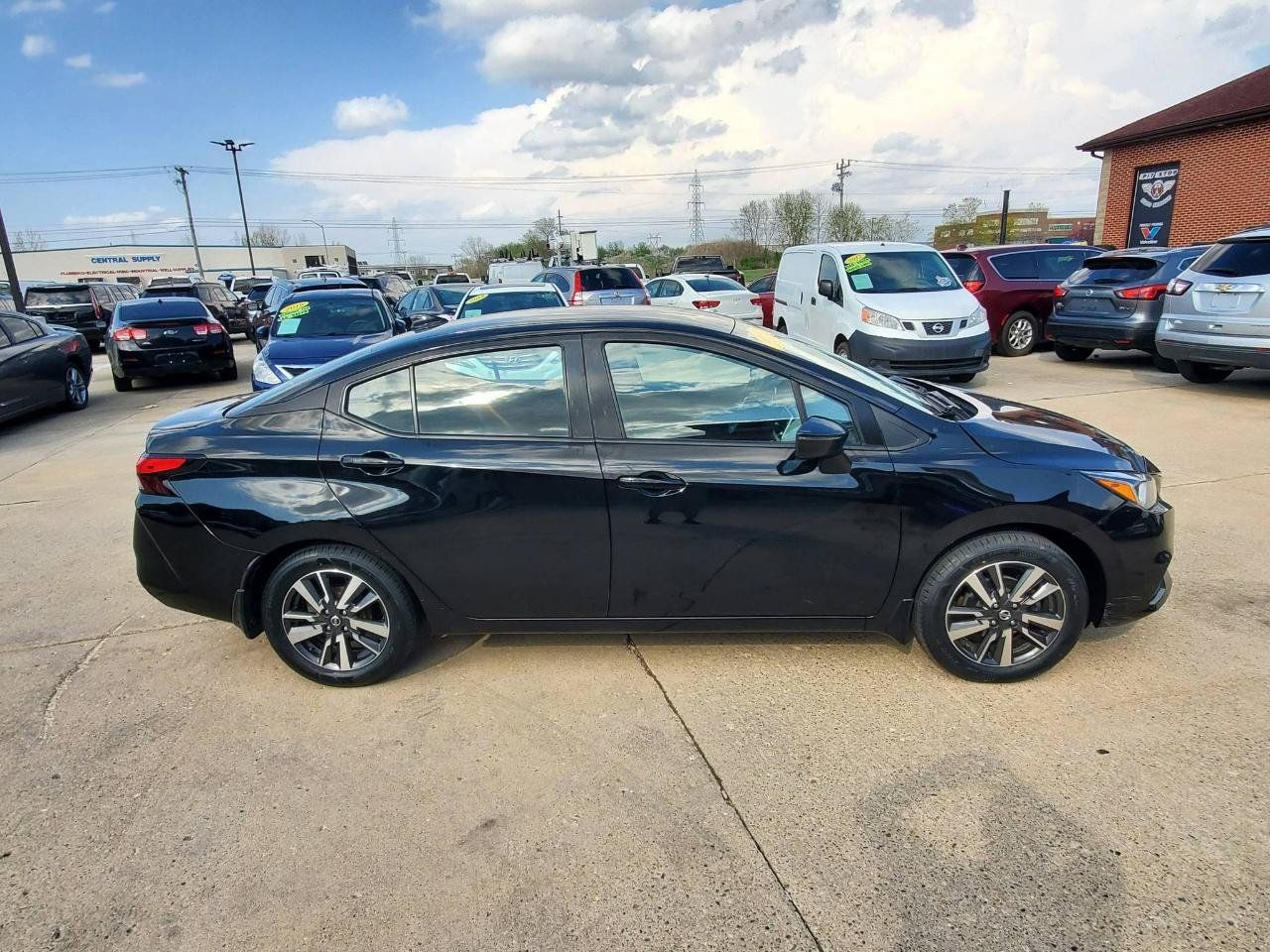 Used 2021 Nissan Versa SV FWD image 5