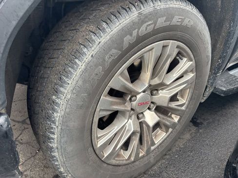 Used 2019 GMC Sierra 1500 Denali w/ Technology Package AWD/4WD image 10