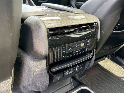 Used 2022 Jeep Wagoneer Series III w/ Premium Group I AWD/4WD image 10