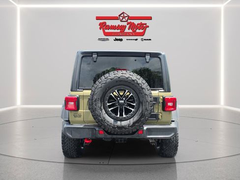 Used 2025 Jeep Wrangler Unlimited Rubicon w/ XTREMEE 35" Tire Package AWD/4WD image 4