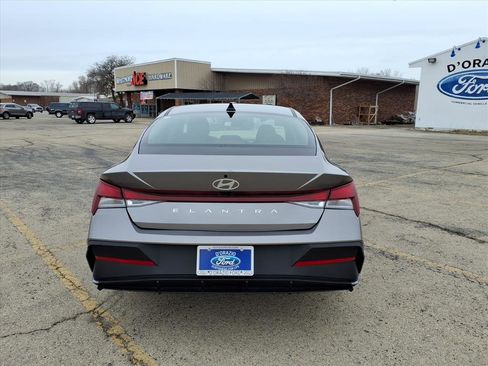 Used 2024 Hyundai Elantra SEL image 4
