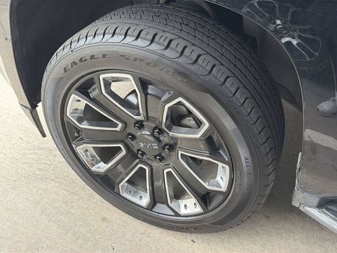 Used 2016 GMC Yukon XL SLT w/ Open Road Package RWD image 3