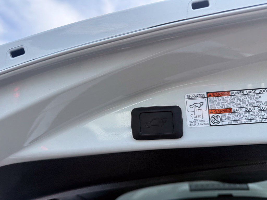 Certified 2018 Toyota RAV4 XLE AWD/4WD image 18