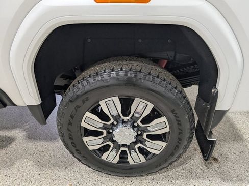 Used 2025 GMC Sierra 3500 Denali AWD/4WD image 13