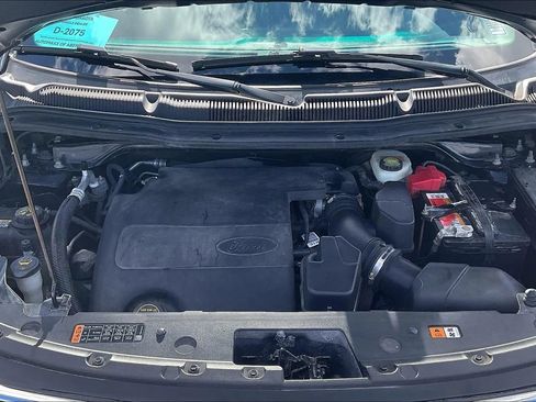 Used 2016 Ford Explorer XLT w/ Equipment Group 202A AWD/4WD image 35