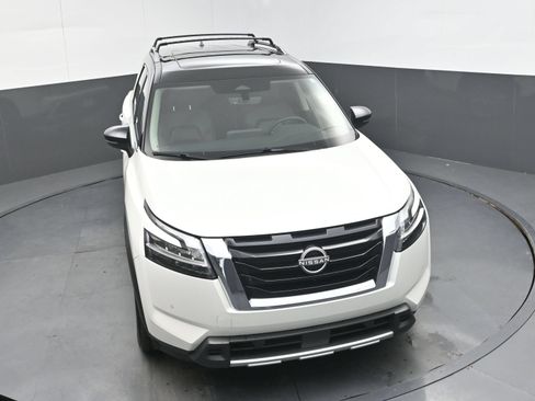 Used 2024 Nissan Pathfinder SL w/ SL Premium Package FWD image 29