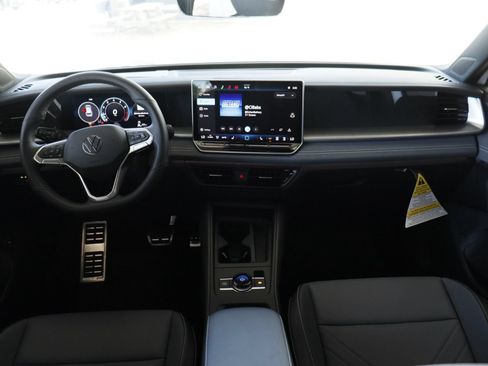 New 2026 Volkswagen Tiguan SE R-Line FWD image 15