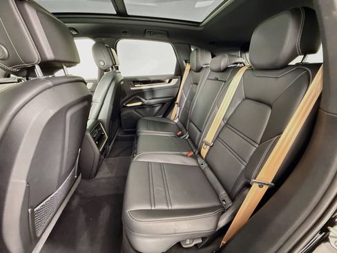 Certified 2024 Porsche Cayenne AWD/4WD image 23