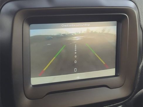 Used 2020 Jeep Renegade Latitude w/ Cold Weather Group image 18