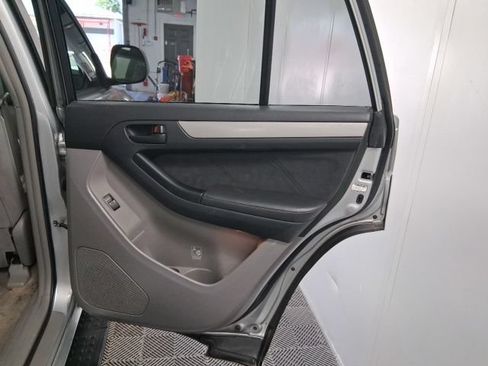 Used 2005 Toyota 4Runner SR5 AWD/4WD image 14