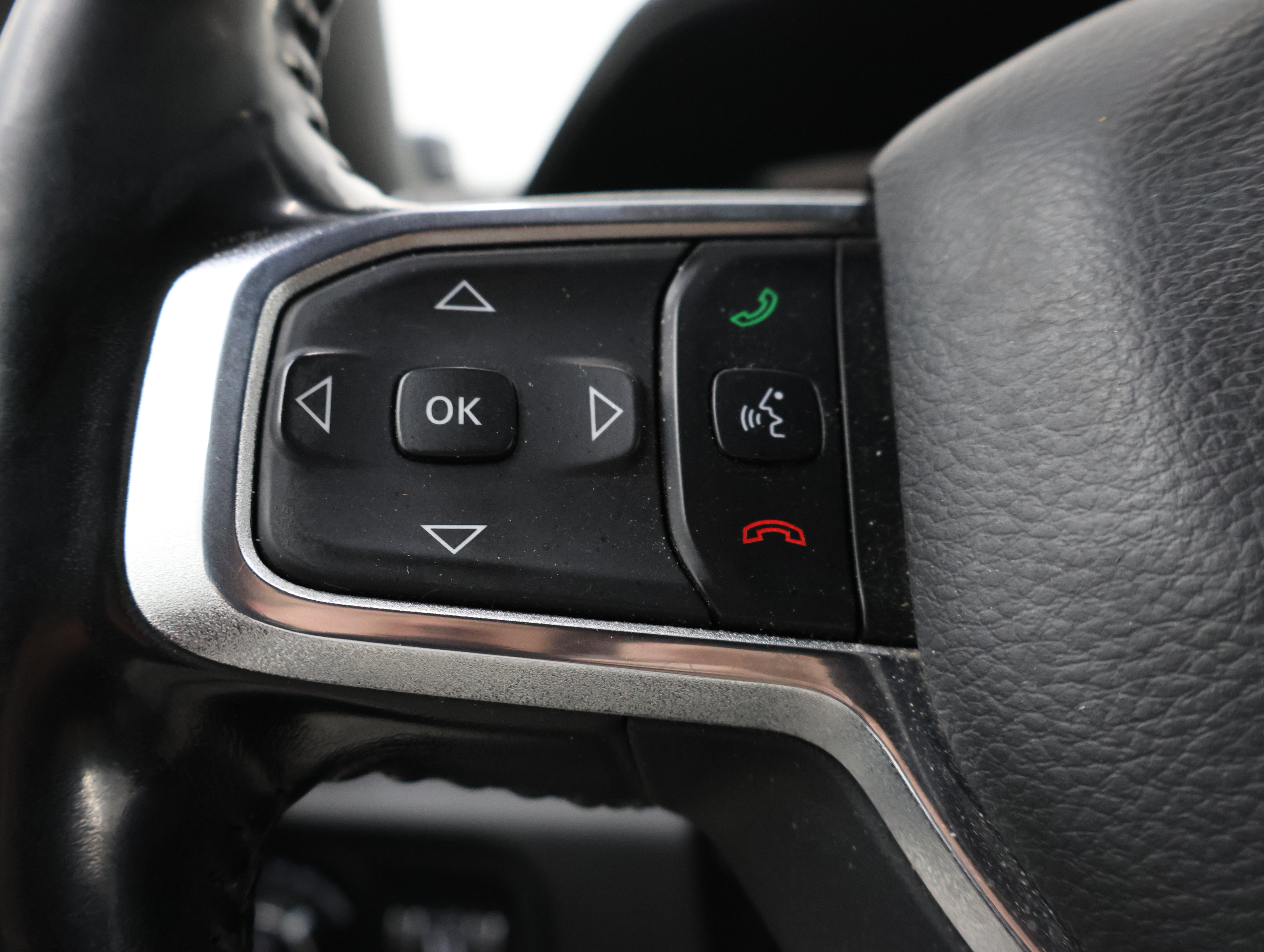 Used 2019 RAM 1500 Laramie w/ Sport Appearance Package AWD/4WD image 14