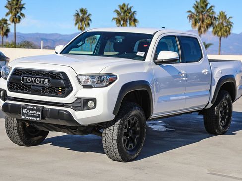 Used 2018 Toyota Tacoma TRD Off-Road image 3