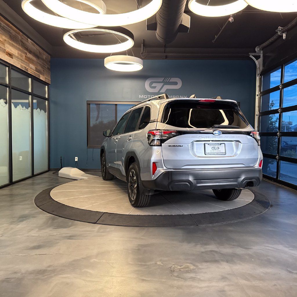 Used 2025 Subaru Forester Premium AWD/4WD image 5