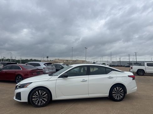 Certified 2025 Nissan Altima 2.5 SV image 11