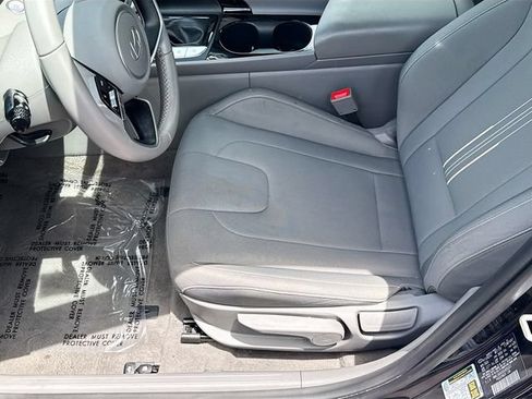 Certified 2025 Hyundai Elantra SEL FWD image 19