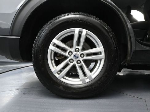 Used 2023 Ford Explorer XLT image 14