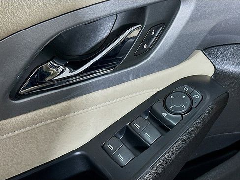 Used 2022 Chevrolet Traverse LS image 18