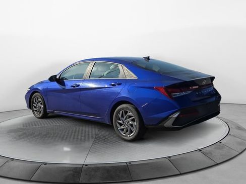 Used 2024 Hyundai Elantra SEL FWD image 3
