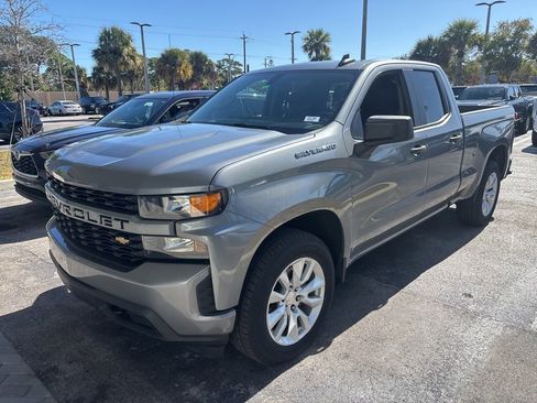 Used 2021 Chevrolet Silverado 1500 Custom image 2