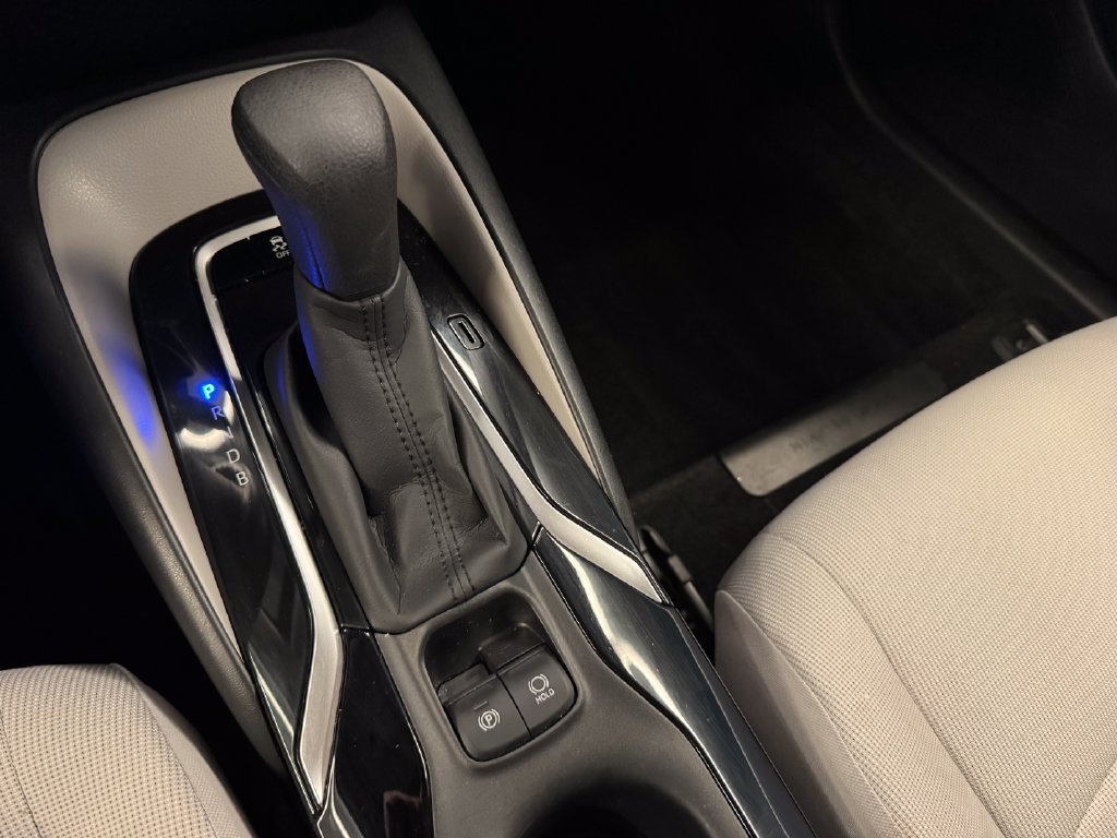 Used 2020 Toyota Corolla LE FWD image 16