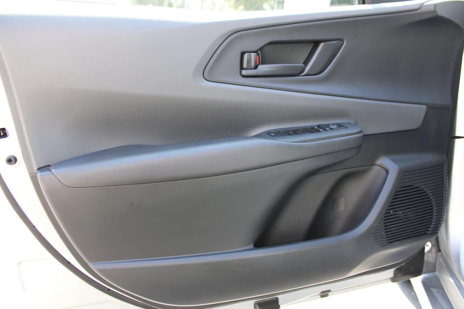 Used 2025 Toyota Prius LE FWD image 40
