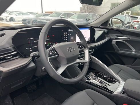 Used 2025 Audi Q5 Premium w/ Convenience Package image 12