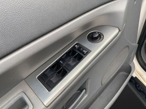 Used 2005 Jeep Grand Cherokee Laredo image 24