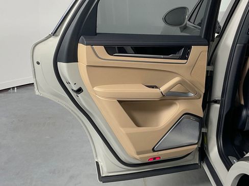 Certified 2024 Porsche Cayenne Turbo image 28
