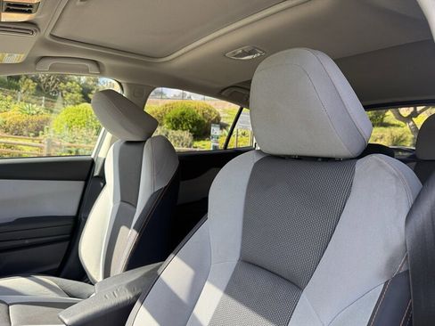 Used 2018 Subaru Crosstrek 2.0i Premium w/ Moonroof Package AWD/4WD image 11