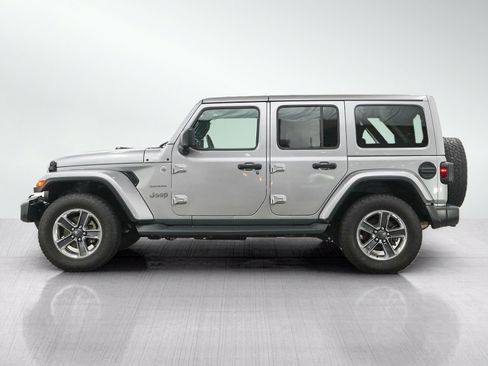 Used 2018 Jeep Wrangler Unlimited Sahara AWD/4WD image 2