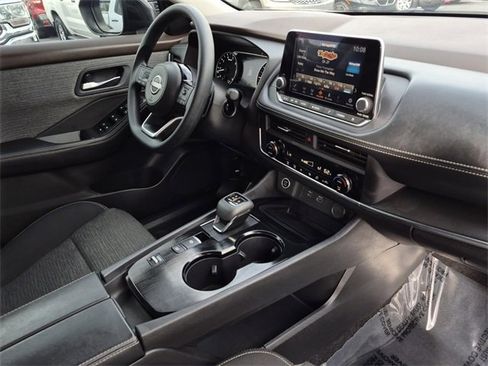 Used 2023 Nissan Rogue SV image 12