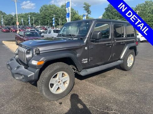 Used 2018 Jeep Wrangler Unlimited Sport S AWD/4WD image 3