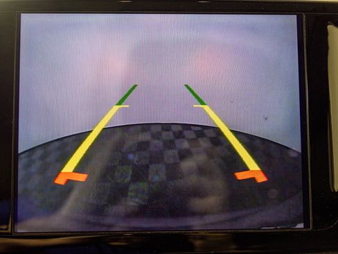 Used 2018 Chrysler Pacifica Touring-L image 9